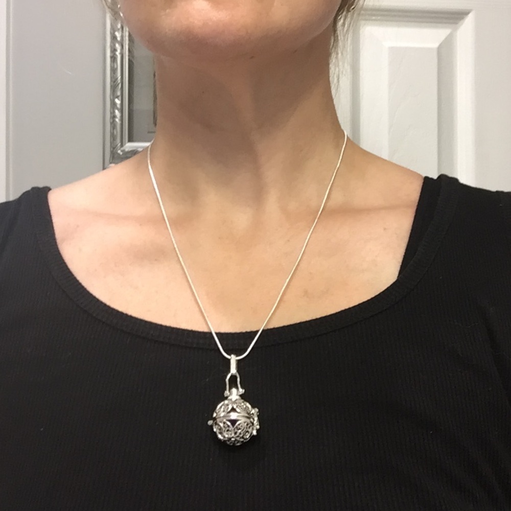 Essential Oil Diffuser Necklace - Picture 4 of 4